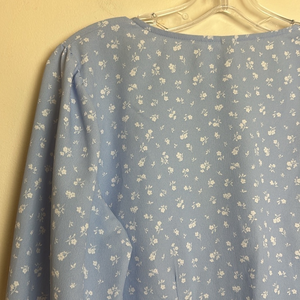 H&M Ditsy Floral Covered Button Front V-Neck Long Sleeve Top Blouse - Picture 8 of 8